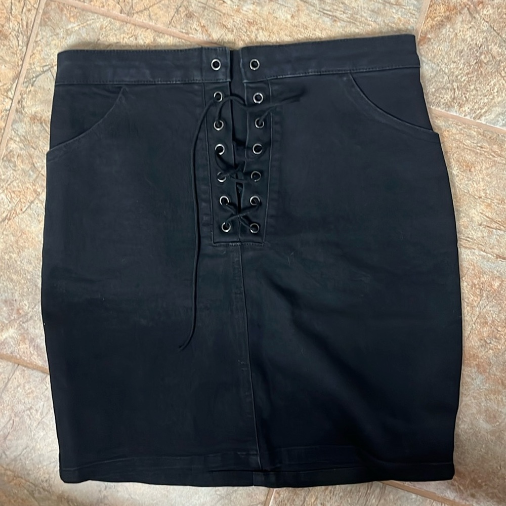 Forever 21 black skirt